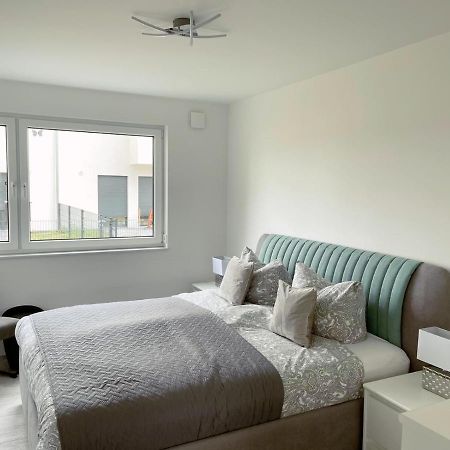 Exklusives Apartment Mit Blick Auf Den See Grossraeschen Buitenkant foto
