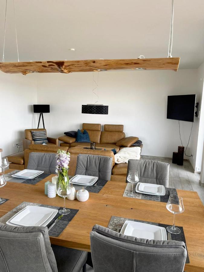 Exklusives Apartment Mit Blick Auf Den See Grossraeschen Buitenkant foto